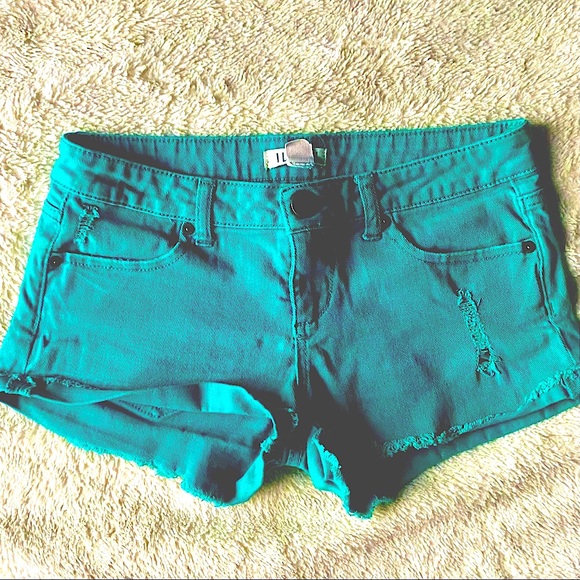 FOREVER 21 GREEN DISTRESSED SHORTS - Picture 8 of 14